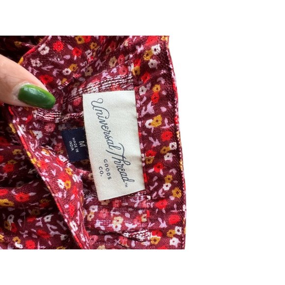 universal thread womans medium‎ red floral blouse top | c2 - Picture 3 of 5